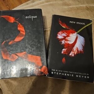 Books New Moon (Paperback) and Eclipse (Hardback)by Stephenie Meyer Book (B-L)